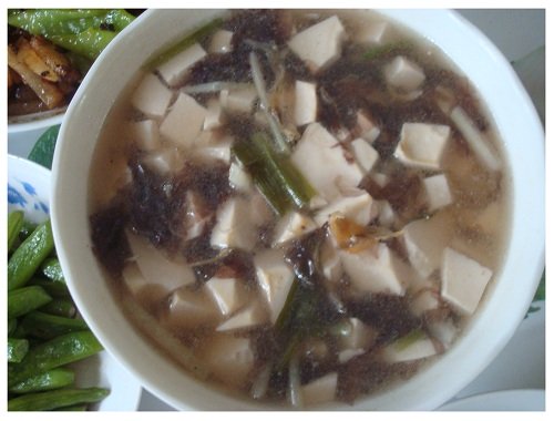 Chinese Tofu Seaweed Soup.